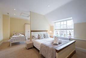 The Lodge at Broadway