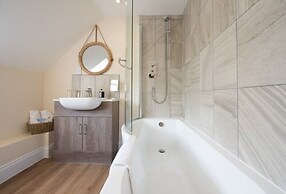 The Lodge at Broadway