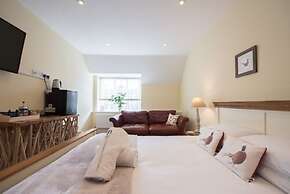 The Lodge at Broadway