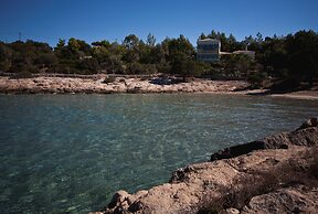 Electra Beachfront Villa