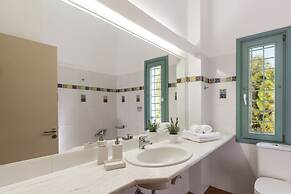 Electra Beachfront Villa