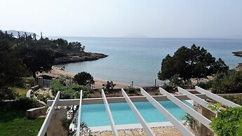 Electra Beachfront Villa