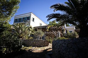 Electra Beachfront Villa