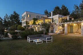 Electra Beachfront Villa