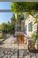 Electra Beachfront Villa