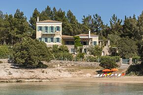 Electra Beachfront Villa