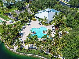 Catina Vacation Rental: Bright 2-BR Condo with Lake Views. Located in 