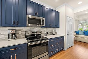 Catina Vacation Rental: Bright 2-BR Condo with Lake Views. Located in 