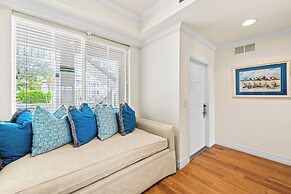 Catina Vacation Rental: Bright 2-BR Condo with Lake Views. Located in 