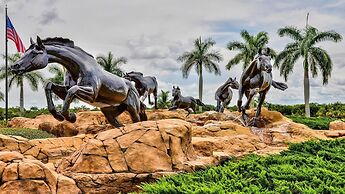 Catina Vacation Rental: Bright 2-BR Condo with Lake Views. Located in 