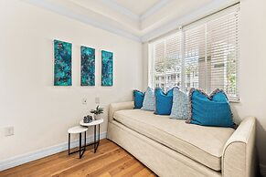 Catina Vacation Rental: Bright 2-BR Condo with Lake Views. Located in 