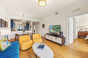 Catina Vacation Rental: Bright 2-BR Condo with Lake Views. Located in 