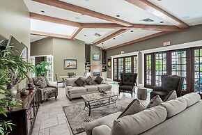 Catina Vacation Rental: Bright 2-BR Condo with Lake Views. Located in 