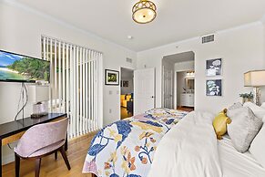 Catina Vacation Rental: Bright 2-BR Condo with Lake Views. Located in 