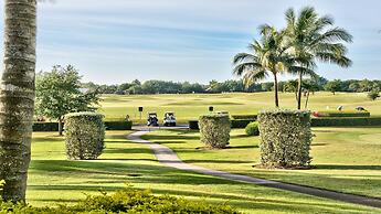 Solterra Vacation Rental: Luxury 3-BR Condo with Lake & Golf Views. Ac