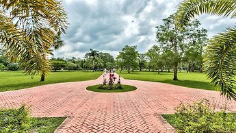 Solterra Vacation Rental: Luxury 3-BR Condo with Lake & Golf Views. Ac