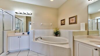 Solterra Vacation Rental: Luxury 3-BR Condo with Lake & Golf Views. Ac