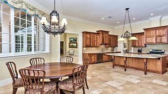 Solterra Vacation Rental: Luxury 3-BR Condo with Lake & Golf Views. Ac