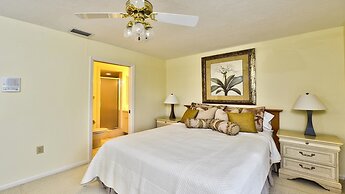 Canal Grande Waterfront 6 Bedroom Holiday Home by Naples Florida