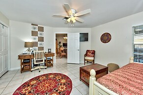 Parisian 3 Bedroom Holiday Home by Naples Florida