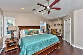 Parisian 3 Bedroom Holiday Home by Naples Florida