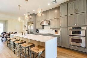 Sorrento Luxury Vacation Home: Expansive 5-Bedroom, 4.5-Bath Retreat w