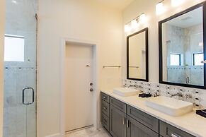 Sorrento Luxury Vacation Home: Expansive 5-Bedroom, 4.5-Bath Retreat w