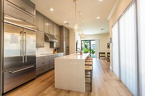 Sorrento Luxury Vacation Home: Expansive 5-Bedroom, 4.5-Bath Retreat w