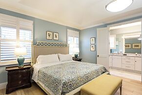 Tuscan Vacation Rental. Stylish 3-Bedroom Getaway Near Vanderbilt Beac