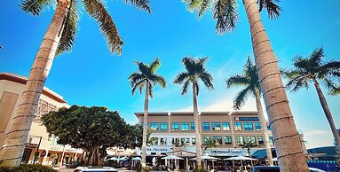 Tuscan Vacation Rental. Stylish 3-Bedroom Getaway Near Vanderbilt Beac