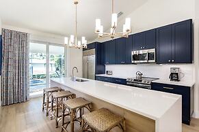 Tuscan Vacation Rental. Stylish 3-Bedroom Getaway Near Vanderbilt Beac