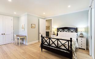 Tuscan Vacation Rental. Stylish 3-Bedroom Getaway Near Vanderbilt Beac