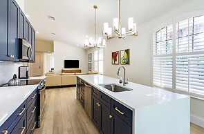 Tuscan Vacation Rental. Stylish 3-Bedroom Getaway Near Vanderbilt Beac