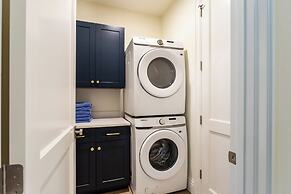 Tuscan Vacation Rental. Stylish 3-Bedroom Getaway Near Vanderbilt Beac