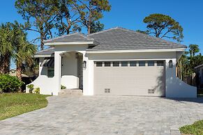 Tuscan Vacation Rental. Stylish 3-Bedroom Getaway Near Vanderbilt Beac