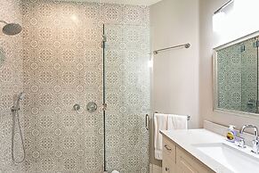 Tuscan Vacation Rental. Stylish 3-Bedroom Getaway Near Vanderbilt Beac