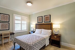 Tuscan Vacation Rental. Stylish 3-Bedroom Getaway Near Vanderbilt Beac