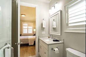 Tuscan Vacation Rental. Stylish 3-Bedroom Getaway Near Vanderbilt Beac