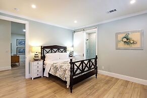 Tuscan Vacation Rental. Stylish 3-Bedroom Getaway Near Vanderbilt Beac