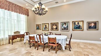 Knickerbocker Estate: Elegant 9-BR Getaway in Naples. Enjoy Private Po