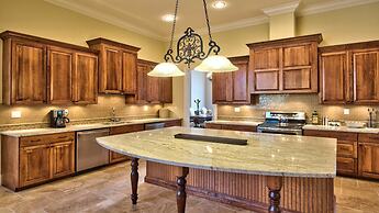 Knickerbocker Estate: Elegant 9-BR Getaway in Naples. Enjoy Private Po