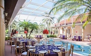 Knickerbocker Estate: Elegant 9-BR Getaway in Naples. Enjoy Private Po