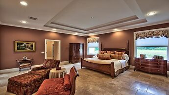 Knickerbocker Estate: Elegant 9-BR Getaway in Naples. Enjoy Private Po