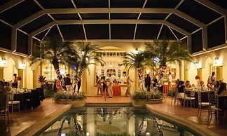 Knickerbocker Estate: Elegant 9-BR Getaway in Naples. Enjoy Private Po