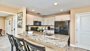 Le Monaco - Romantic 1 BR Condo Steps from 5th Ave S. Chic Coastal Ret