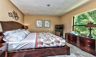 Le Monaco - Romantic 1 BR Condo Steps from 5th Ave S. Chic Coastal Ret