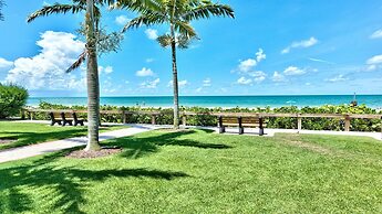 Le Monaco - Romantic 1 BR Condo Steps from 5th Ave S. Chic Coastal Ret