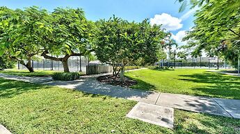 Le Monaco - Romantic 1 BR Condo Steps from 5th Ave S. Chic Coastal Ret