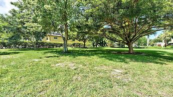 Le Monaco - Romantic 1 BR Condo Steps from 5th Ave S. Chic Coastal Ret