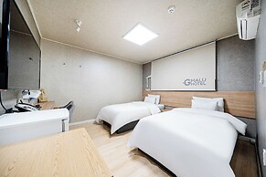 Restia Stay Suwon Station